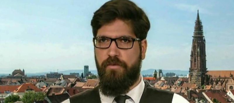 Real Syrian refugee Kevork Almassian is attacked by Syrian radicals with the help of German media. Screenshot from RT interview